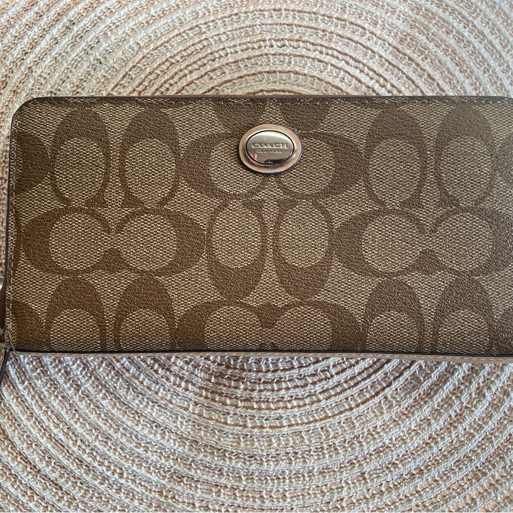 Pre-owned Coach Tan Signature Zip Wallet
